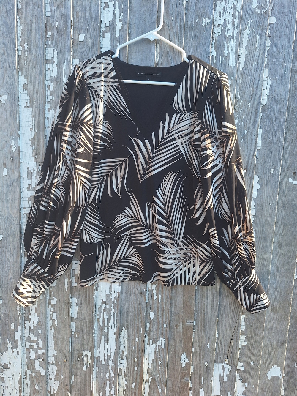White House Black Market Black Palm-Print V-Neck Blouse Size Large